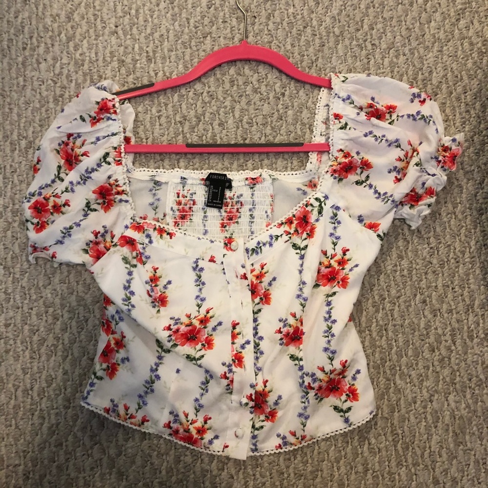 BRAND NEW top, bought it without trying on too big
